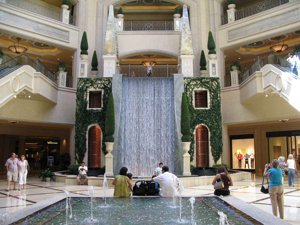 Fountain at Wynn Hotel