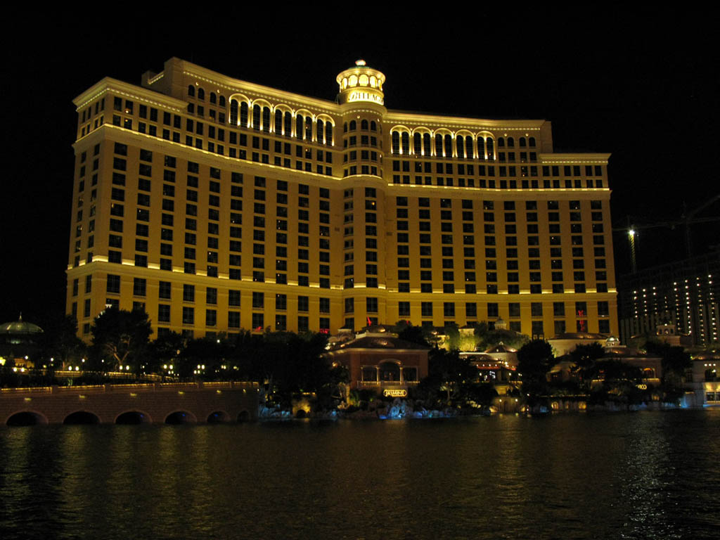 Outside the Bellagio waiting for the fountain show to start
