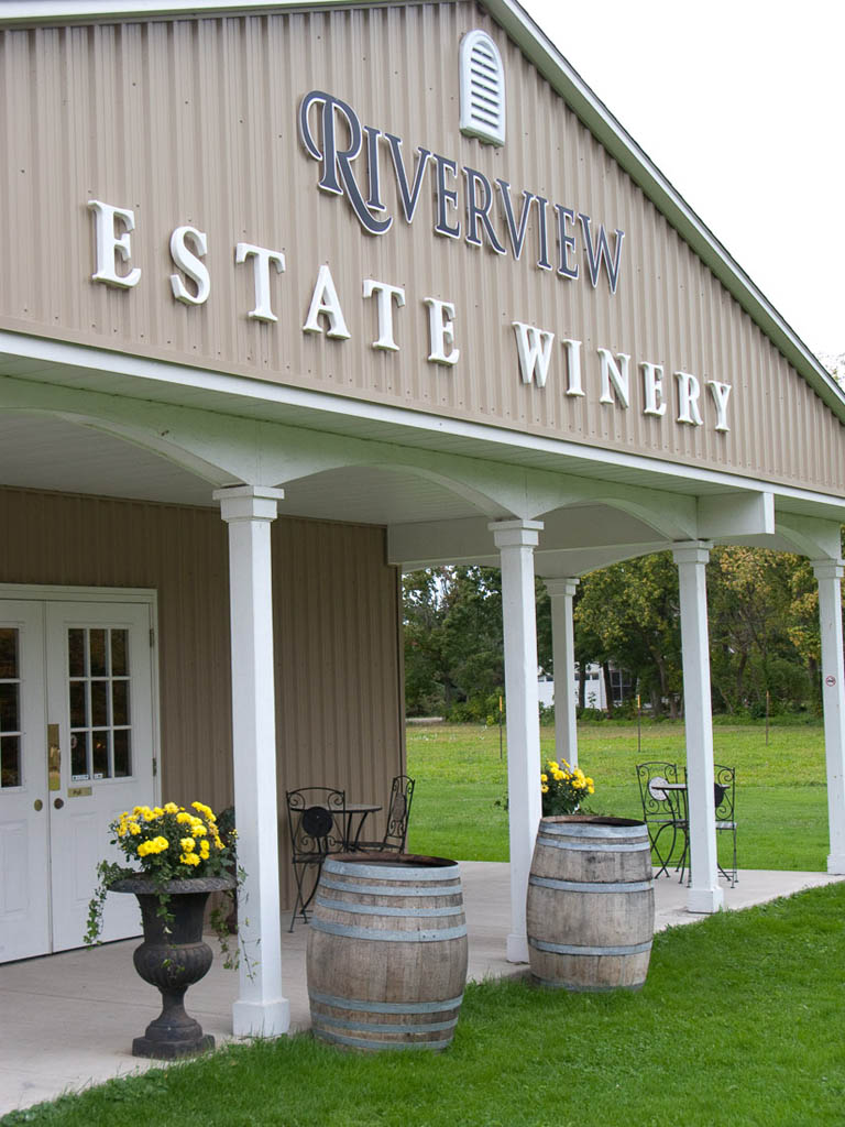 Front of Riverview Cellars Winery in Niagara Falls