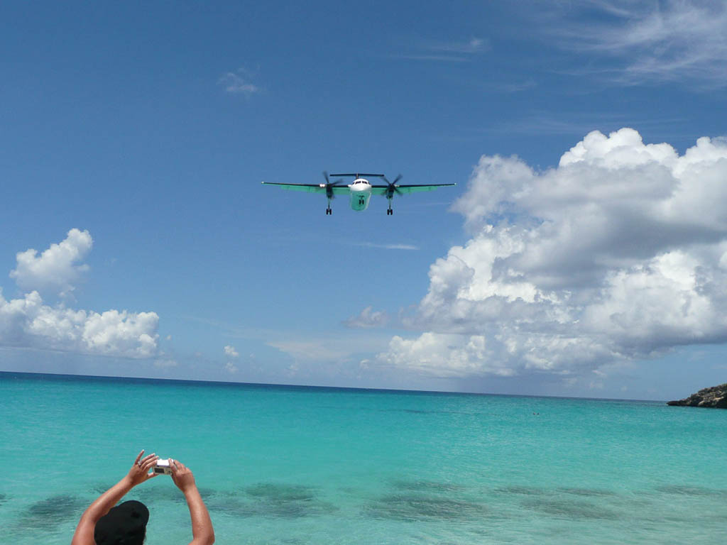 Planes landing at Maho Beach