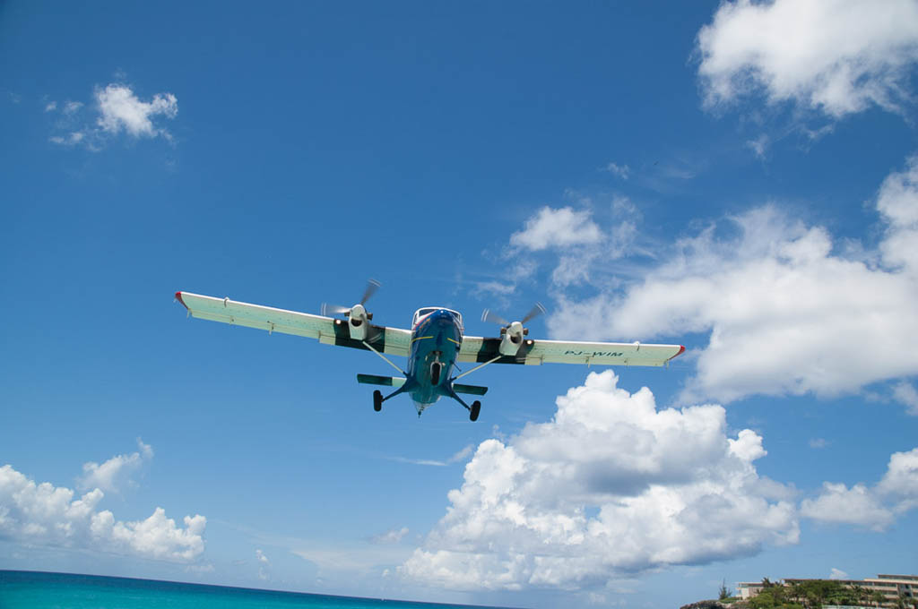 Planes landing at Maho Beach