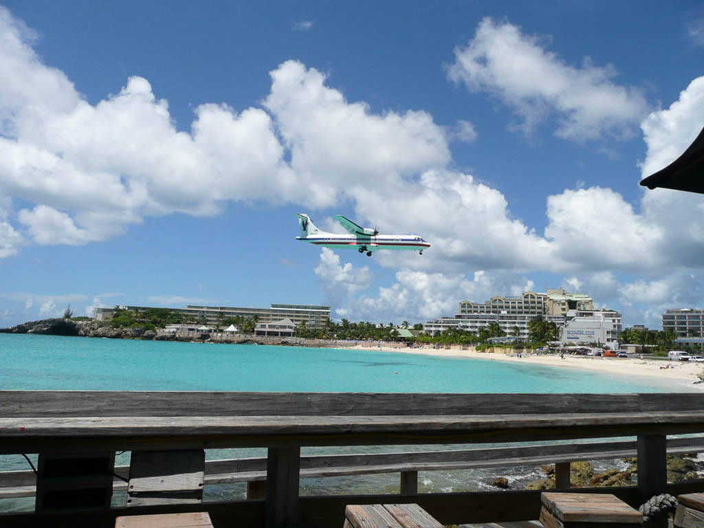 Planes landing on Maho Beach