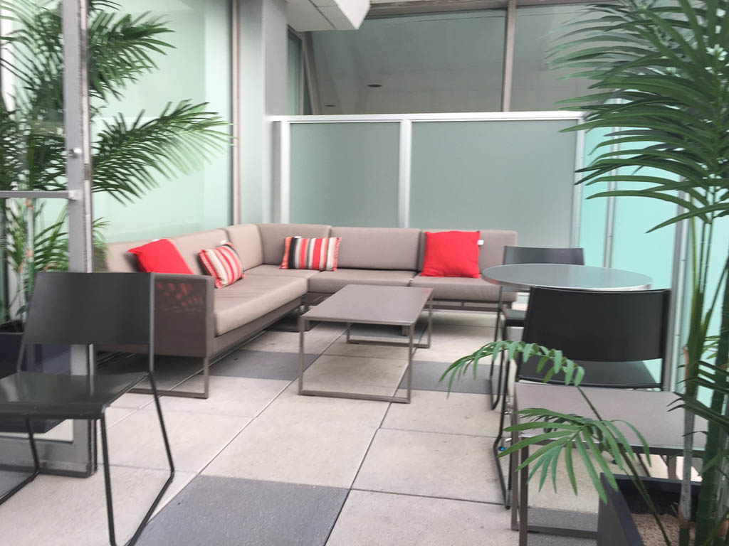 Outdoor seating area at British Airways JFK business class lounge | Cathay Pacific Business Class Lounge