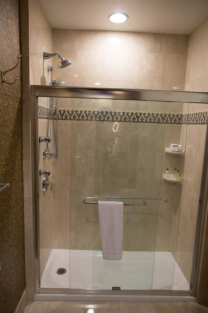 Bathroom | Roosevelt Waldorf Astoria