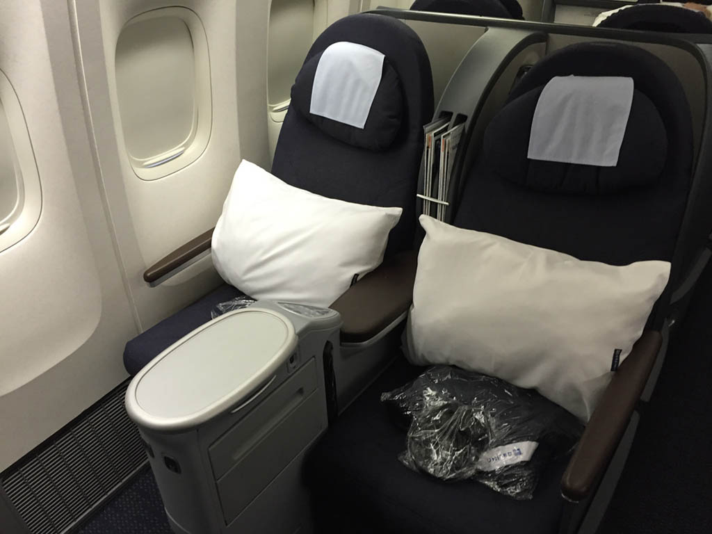 Lay flat domestic business class seats | United SFO-IAD