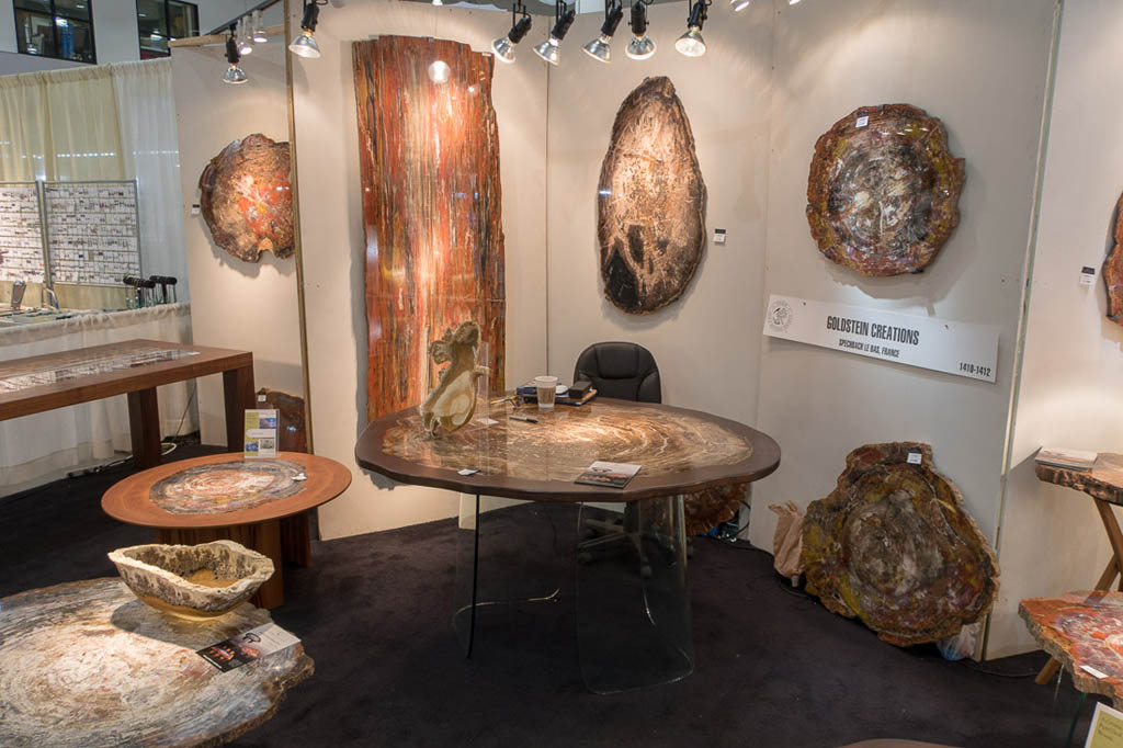 Table made of agate