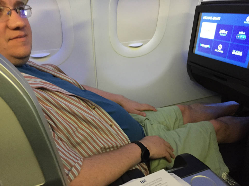 Using the JetBlue Mint Class footrest