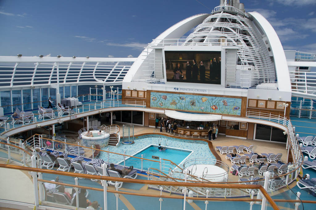 Pools and Hot Tubs on Ruby Princess