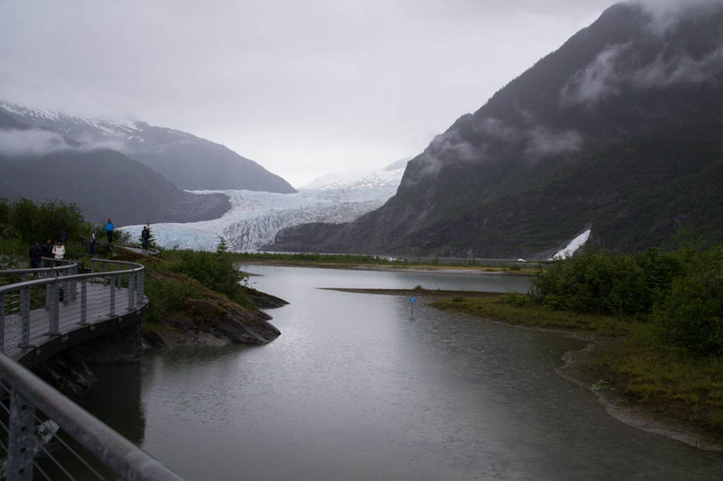 Long distance from visitor’s center to glacier