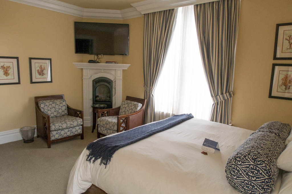 Bed and Sitting Area in Superior King Spa Room at West Cliff Inn