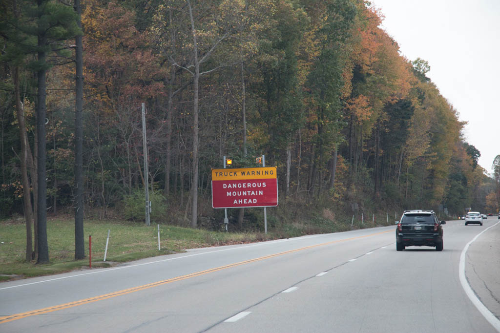 Truck warning sign in Laurel Highlands