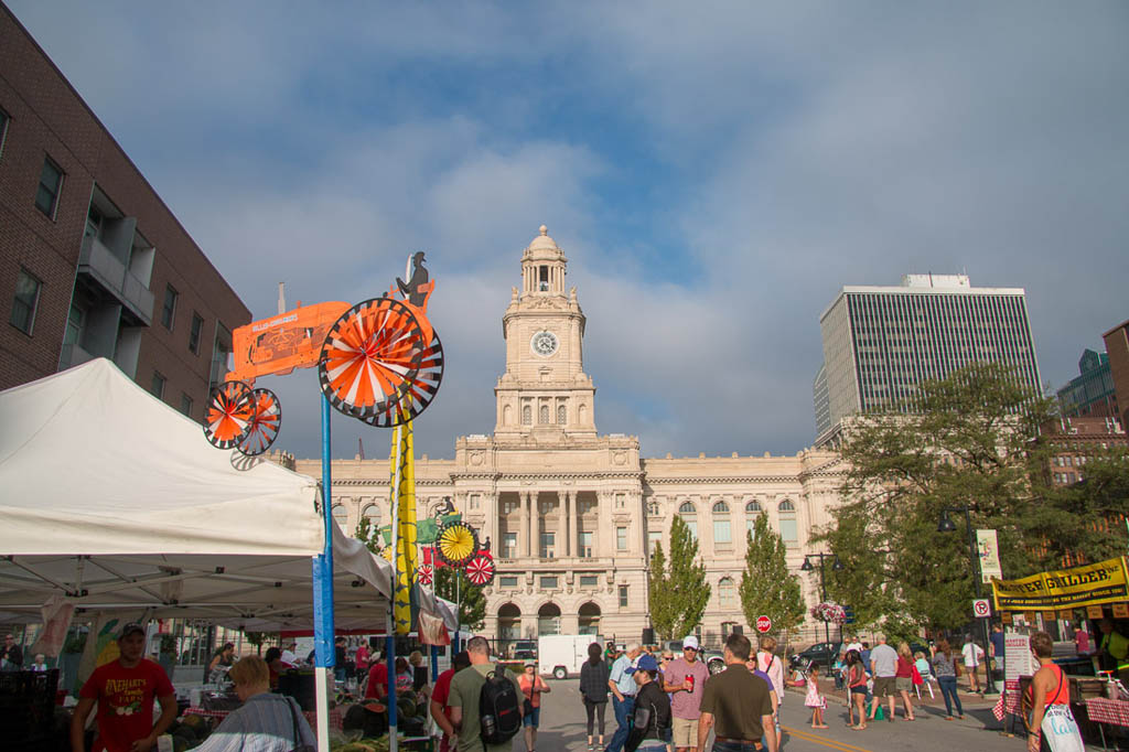 Des Moines Farmer’s Market and Polk County Courthouse