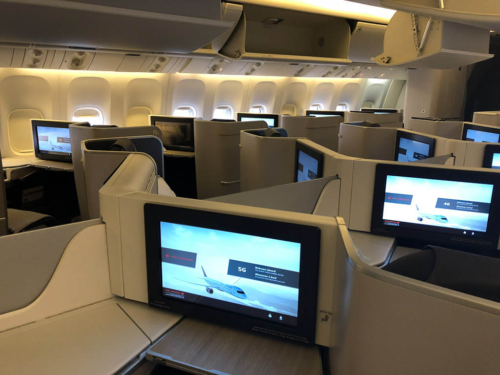 Cabin arrangement in Air Canada 777 Business Class